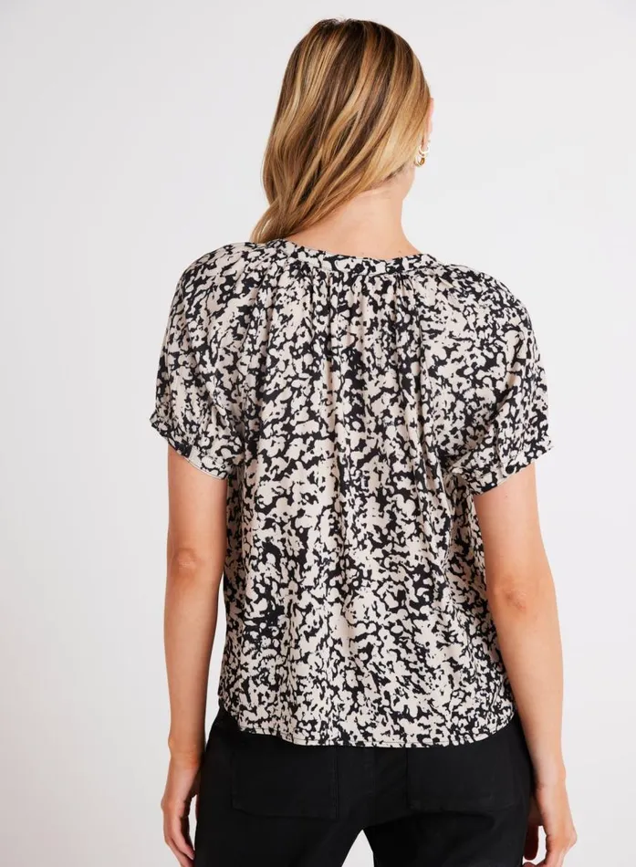 Bella Dahl Short Sleeve Raglan Pullover 8211 Abstract Bloom Print Women Short Sleeve Bella Dahl Short Sleeve Raglan Pullover 8211 Abstract Bloom Print Women Short Sleeve