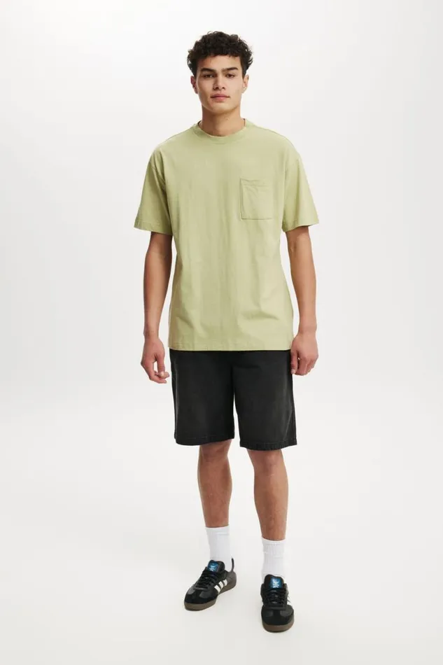 Cotton On Tees and Tanks Box Fit Pocket TShirt Green Tea 8211 Men Cotton On Tees and Tanks Box Fit Pocket TShirt Green Tea 8211 Men
