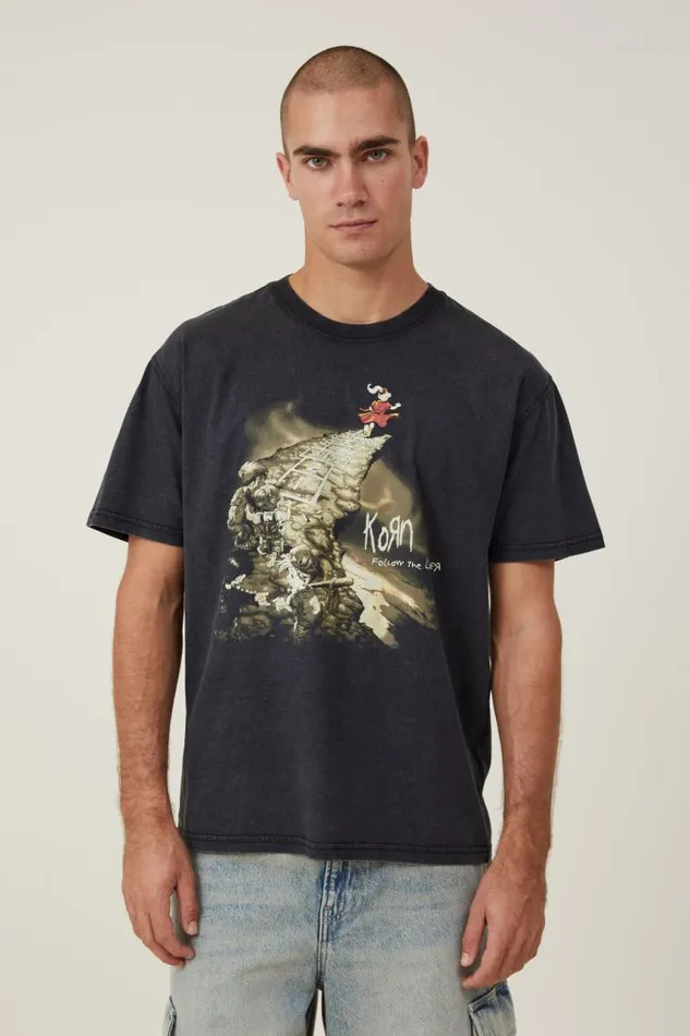 Cotton On Tees and Tanks Premium Loose Fit Music TShirt Lcn Wmg Blackkorn 8211 Follow The Leader 8211 Men