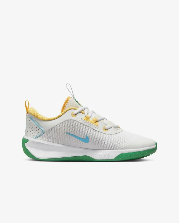 Kids Nike Omni MultiCourt WhiteWhiteStadium GreenBaltic Blue Nike Running