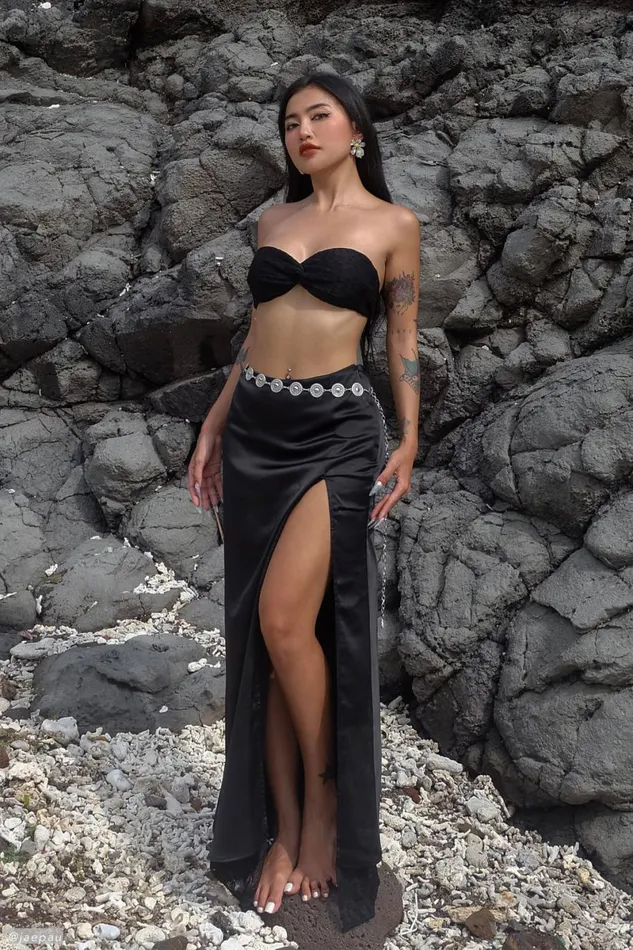 Meshki Crop Tops Mia Strapless Twist Top 8211 Black Black 8211 Women