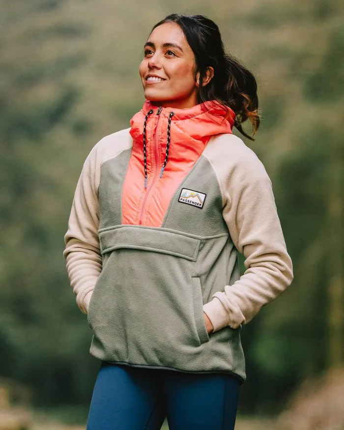 Women Tops Passenger Alexander Recycled Polar Hooded Fleece Pistachio Pistachio