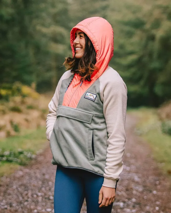 Women Tops Passenger Alexander Recycled Polar Hooded Fleece Pistachio Pistachio
