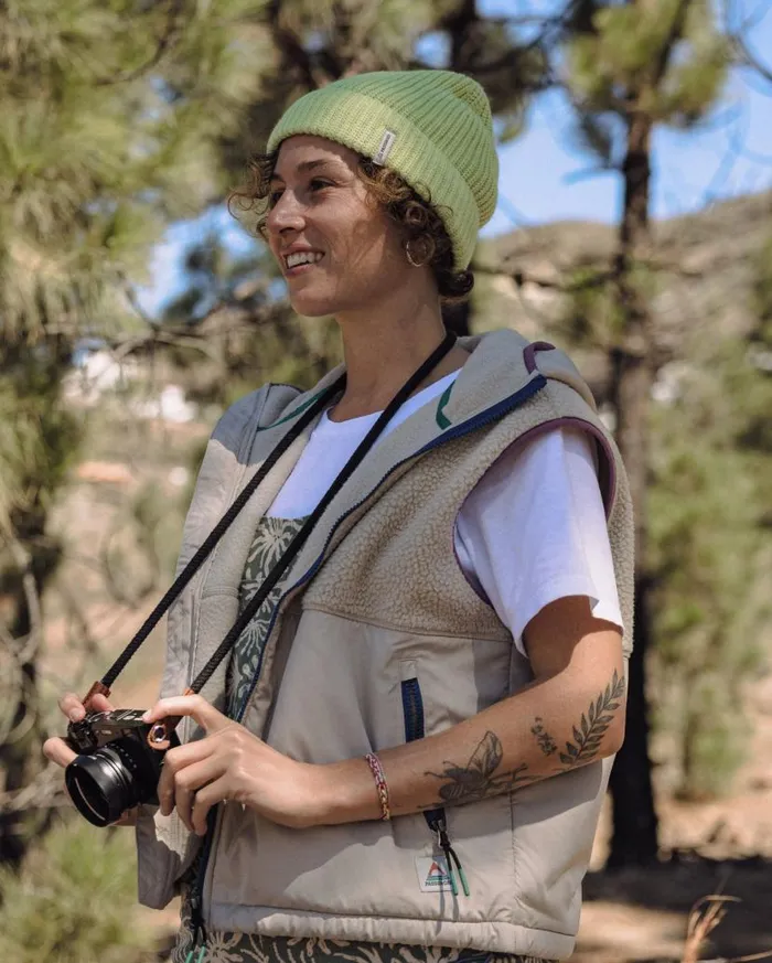 Women Tops Passenger Beebalm Recycled Sherpa Fleece Vest Oatmeal Oatmeal